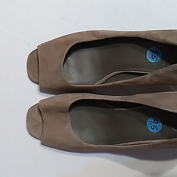 Suede heels open toe Never worn - Picture 5 of 5